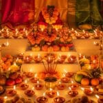 दीपावली की रात चोपड़ा पूजन में लक्ष्मी-गणेश के आगे नई खाताबही और कलम