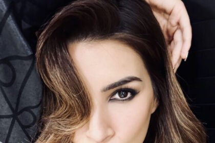 kaisa laga aap ko kriti sanon ka ye bold look